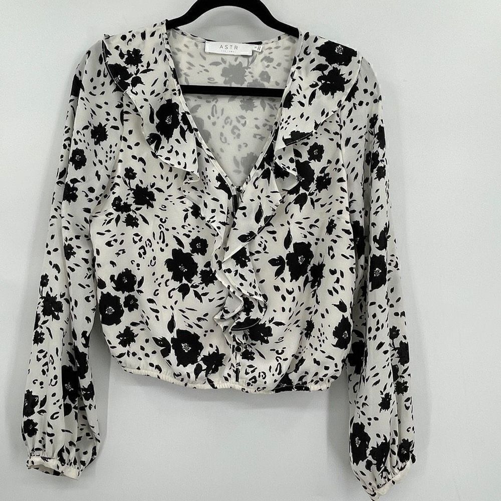 ASTR The Label Cream Black Floral Printed Long Sleeve Blouse Size Small - Picture 1 of 7